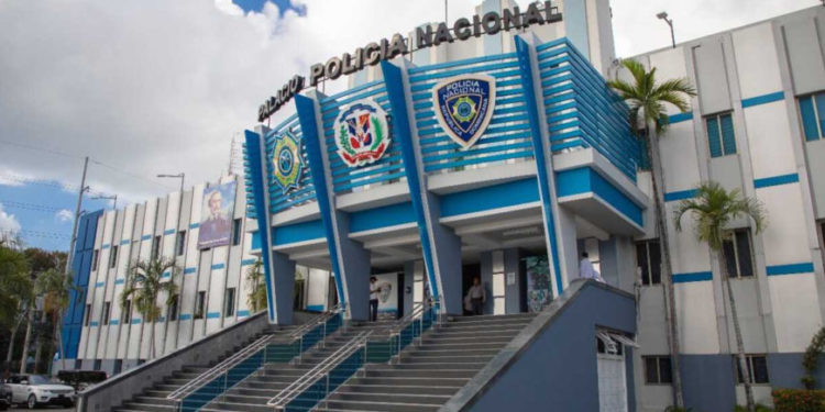 La Policía mata a hombre acusado de atracar a personas que salían del aeropuerto Las Américas