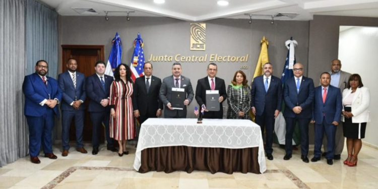 JCE firma acuerdo con el Departamento de la Policía de Nueva York