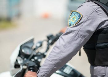 Policía Nacional apresa seis hombres com 23,000 dólares falsos