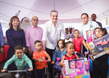 Abinader participa en aguinaldo de la Fundación Cruz Jiminián