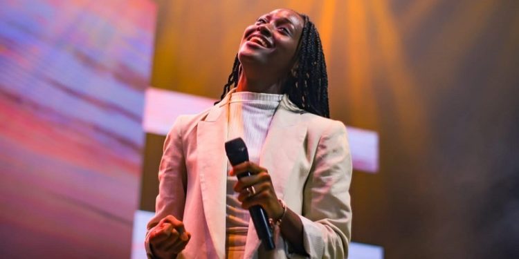 Cantante cristiana Génesis Colón presenta tema «Ahora te veo»