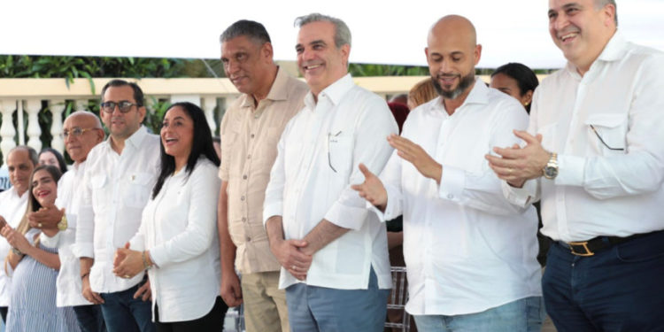 Se inician los trabajos de la primera etapa del Parque Solar Dominicana Azul, en Arroyo Salado