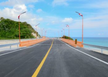 Ministro de Obras Públicas supervisa trabajos carretera Barahona-Pedernales