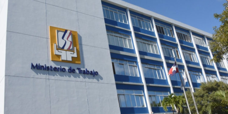 Ministerio de Trabajo interviene en situación empleados Falcondo relativa al sueldo 13