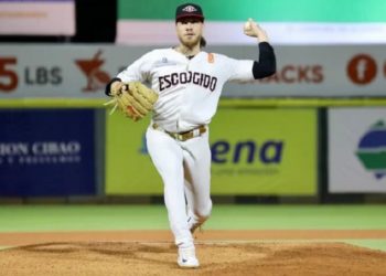 Leones blanquean a Gigantes y empatan en segundo con Licey