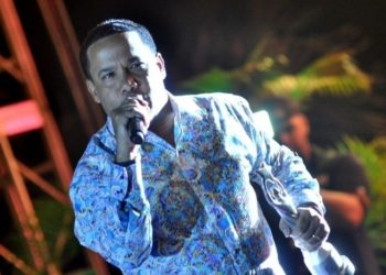 Héctor Acosta anuncia pausa en los escenarios y la política para atender su salud