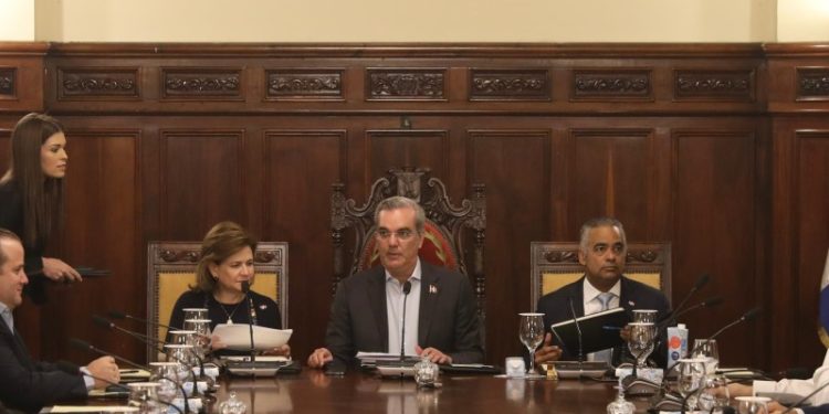 Gobierno prevé que la economía crezca este año 4.75 por ciento