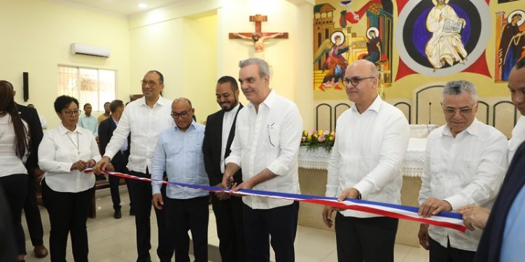 Presidente Abinader inaugura remozamiento de la Parroquia Santa María Madre de Dios
