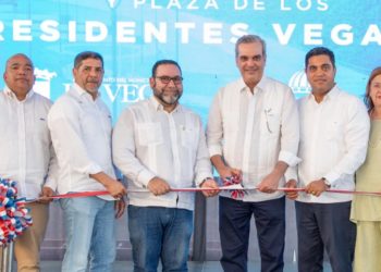 Abinader inaugura avenida Pedro A. Rivera y Plaza Presidentes en La Vega