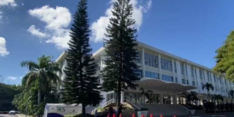 Ayuntamiento de Santiago denuncia que «bandas» dejan fundas de basura en lugares estratégicos de la ciudad