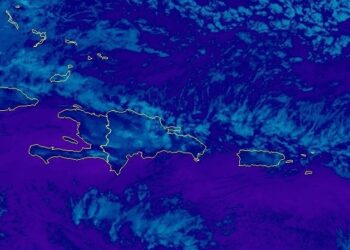 Alertas y avisos meteorológicos por lluvias, olas peligrosas en ambas costas del país