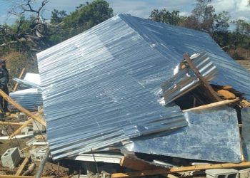 Medio Ambiente desmonta caseta construida de manera ilegal en Las Dunas