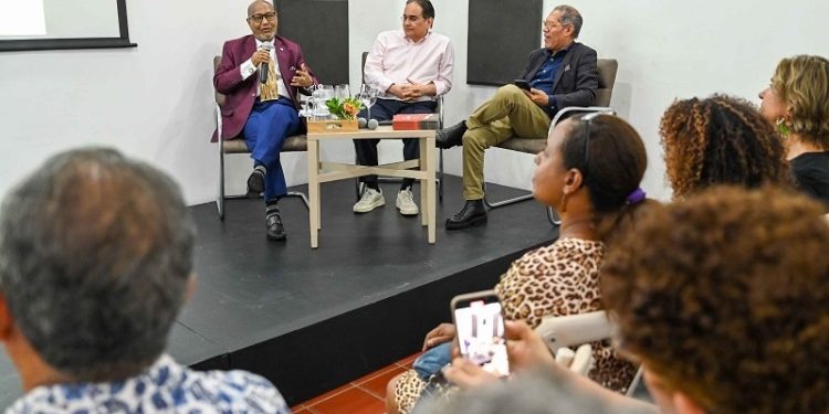 Centro Cultural Banreservas realiza conversatorio sobre la obra de Guillo Pérez en su centenario