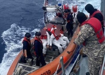 Guardia Costera repatria a 28 migrantes a República Dominicana