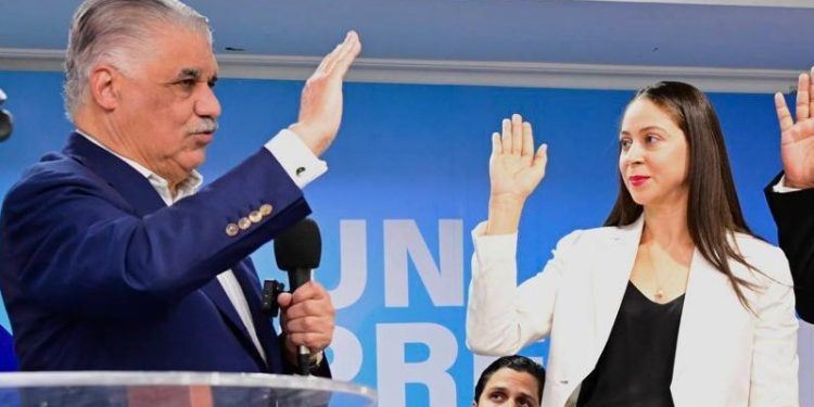 Miguel Vargas juramenta diputada Yari Encarnación y anuncia será candidata a senadora por San José de Ocoa