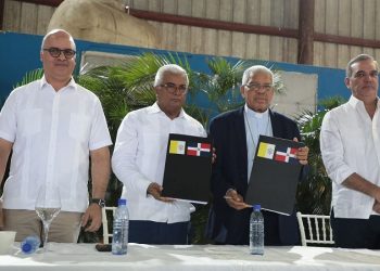 Presidente Abinader encabeza traspaso de predios de El Vaticano a Bienes Nacionales