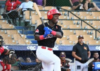 Escogido vence a Gigantes para seguir en pelea por la final