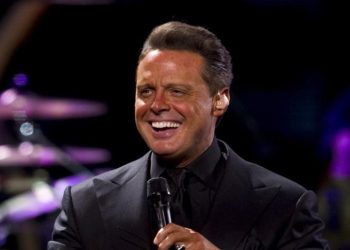 Pro Consumidor pide garantizar boletas a las personas que compraron para el concierto de Luis Miguel