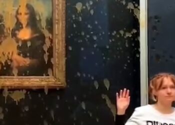 Arrojan sopa a la ‘Mona Lisa’ en el Louvre de París