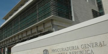 Condenan a 20 años de prisión a dos hombres por robo a una familia en Santiago