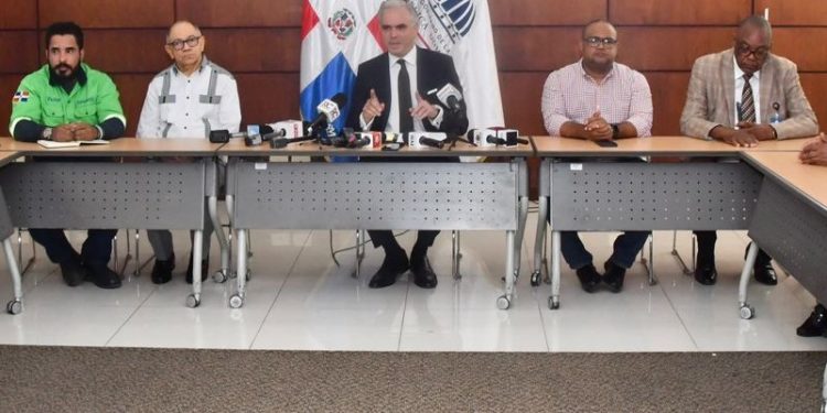 Ministerio de Trabajo emplaza a Falconbridge a pagar doble sueldo a empleados