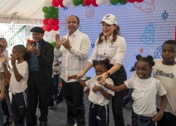 Voluntariado Banreservas ilumina El Dique con una fiesta navideña