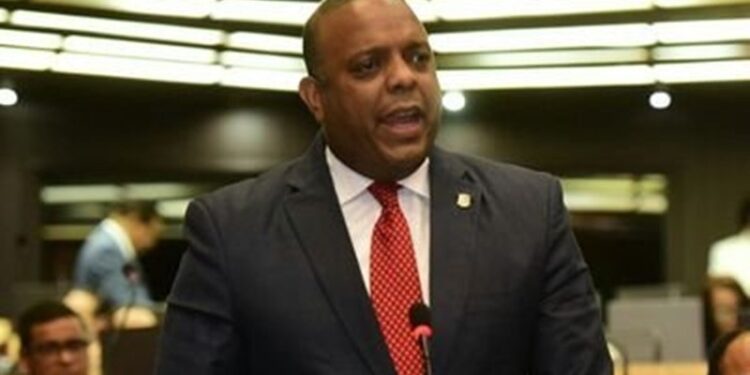 Los legisladores del PLD y el PRD deciden no escuchar el discurso de Abinader y se marchan del Congreso