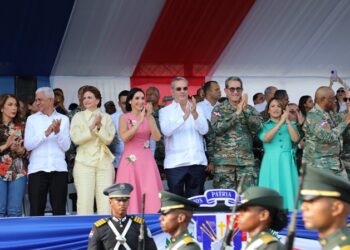 Presidente Abinader encabeza desfile militar por el 180 aniversario de la Independencia Nacional