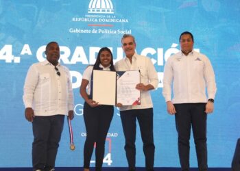 Presidente Abinader encabeza graduación de jóvenes del programa “Oportunidad 14/24” en la región sur