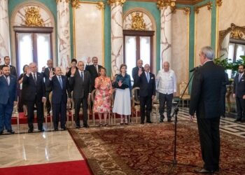 Abinader juramenta miembros de consejos Orden del Mérito Duarte, Sánchez y Mella, y Heráldica de Cristóbal Colón