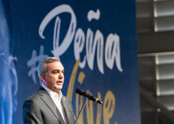 Abinader exhorta alcaldes y directores a trabajar con honestidad y compromiso