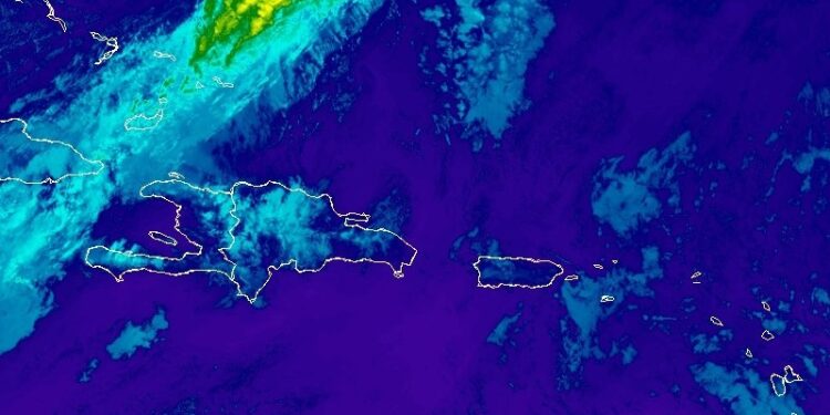 Frente frío produce aguaceros y tronadas, 11 provincias en aviso y alerta meteorológica
