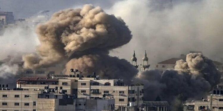 Israel asesina en plena calle a 104 palestinos mientras esperaban camiones con comida