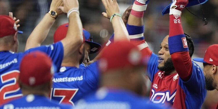 Canó se luce como en los viejos tiempos en victoria dominicana