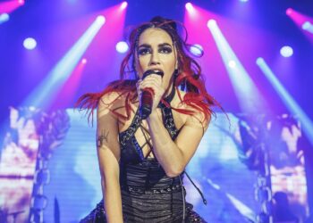 «Miserable», «violento», «misógino»: crece repudio a Milei por ataques a la cantante Lali Espósito