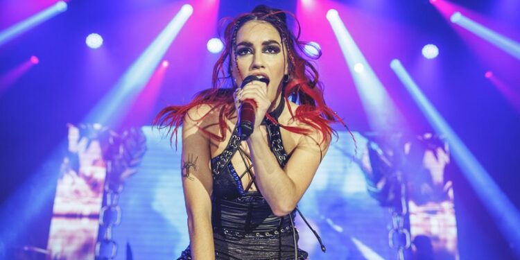 «Miserable», «violento», «misógino»: crece repudio a Milei por ataques a la cantante Lali Espósito