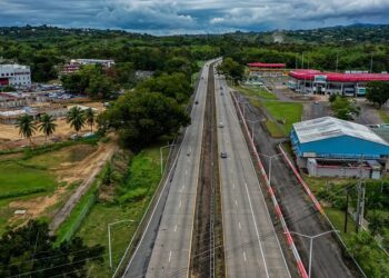 Gobernador anuncia repavimentación y reconstrucción millonaria en carretera PR-30 en Humacao