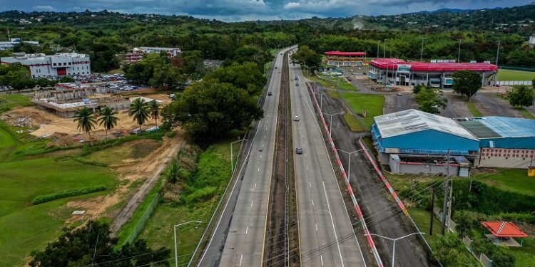 Gobernador anuncia repavimentación y reconstrucción millonaria en carretera PR-30 en Humacao