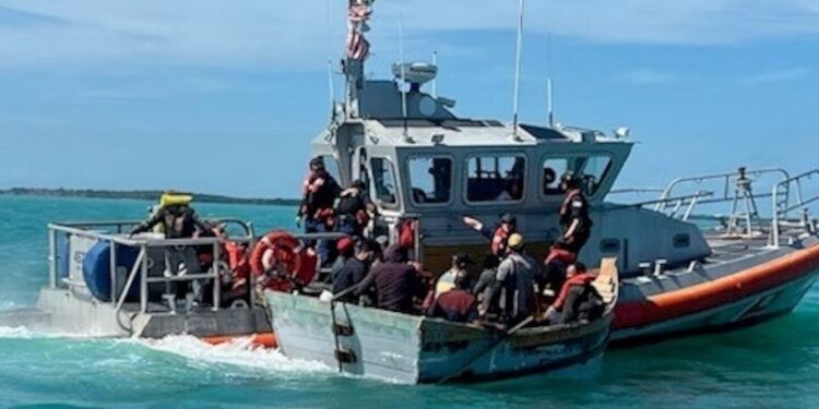 Guardia Costera repatria a 25 migrantes a Cuba