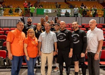 Gobernador Pierluisi participa del Carnaval de Baloncesto Llena las canchas no las Cárceles