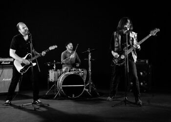 Independiente 81 presenta «Básico», una crítica a la sociedad biempensante en tono pop punk
