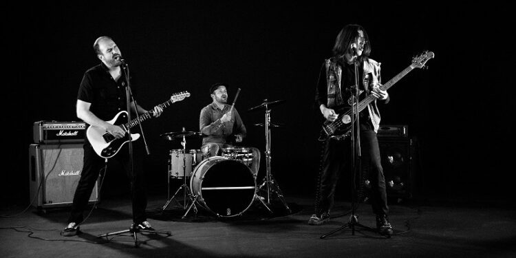 Independiente 81 presenta «Básico», una crítica a la sociedad biempensante en tono pop punk
