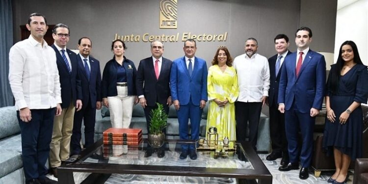 Pleno la JCE recibe visita del CONEP, que expresa confianza en su trabajo