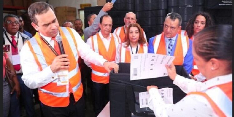 JCE inicia elaboración de 16.851 kits electorales para elecciones municipales