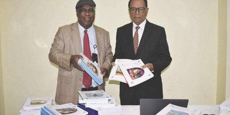 Ministerio de Educación dona textos a la Biblioteca Nacional de la Colección Libro Abierto