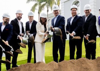 Anuncian expansión de farmacéutica en Manatí