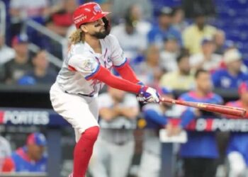Criollos de Caguas derrotan a los debutantes Gigantes de Rivas