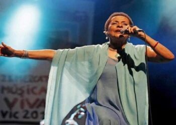 Hospitalizan a cantante peruana Susana Baca por estado delicado