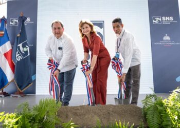 Vicepresidenta encabeza actos para remozamientos y adecuaciones de dos hospitales