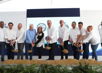 Abinader inaugurada rehabilitación de carretera, entrega apartamentos e inicia trabajos abastecimiento de agua